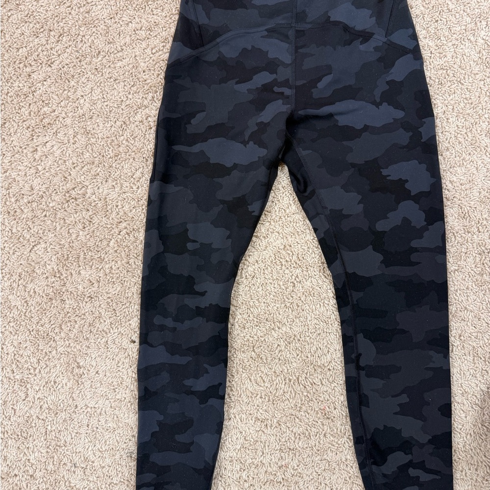 Lululemon Wunder Under High-Rise leggings in black/grey camo print-size 8 - Picture 3 of 4